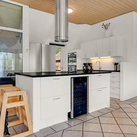 2033 * Ulfborg